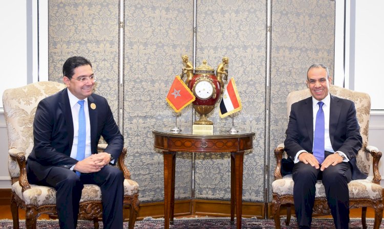 وزير الخارجية والهجرة يعقد اجتماعًا مع نظيره المغربي