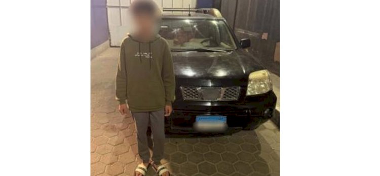 كشف ملابسات فيديو متداول عن حدث يقود سيارة بدون رخصة