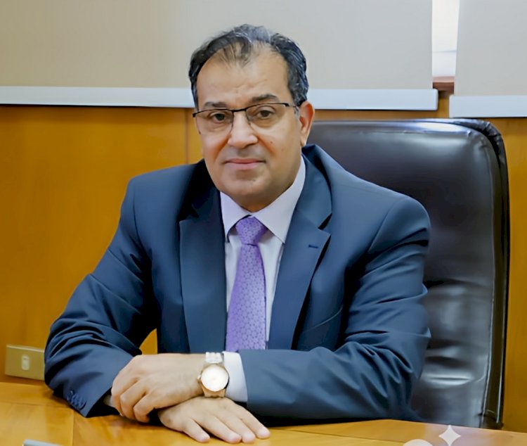 رئيس جامعة جنوب الوادى   يهنىء منسوبات الجامعة  بمناسبة  يوم المرأة العالمي