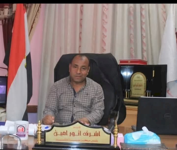 محافظ قنا يطمئن على رئيس مدينة دشنا بعد تعرضه لاعتداء