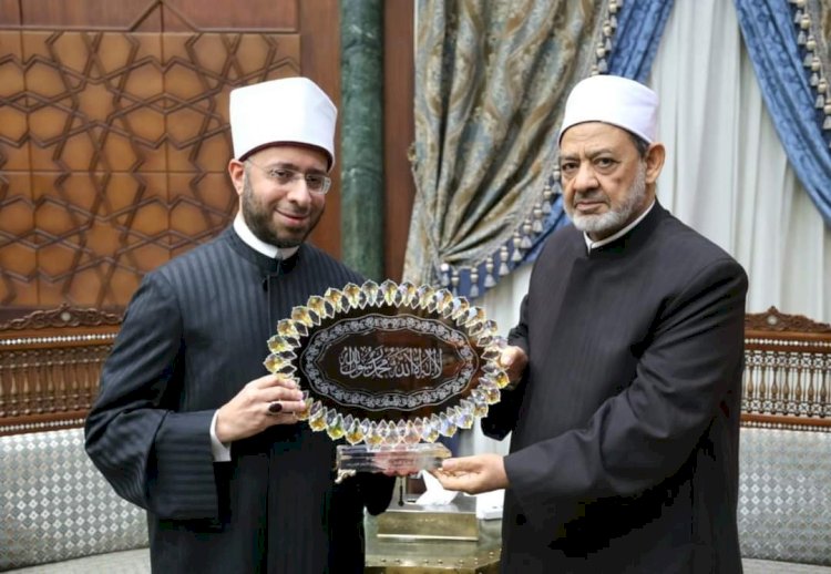 وزير الأوقاف يهنئ الإمام الأكبر بمرور خمسة عشر عامًا على توليه مشيخة الأزهر