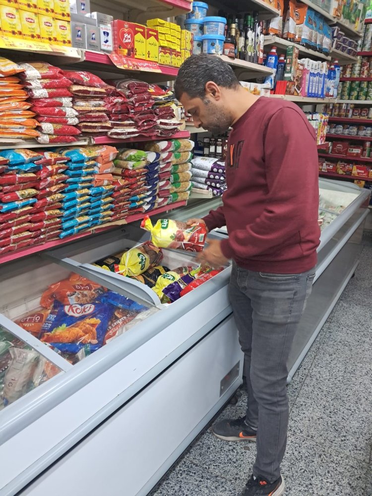 تحرير 37 محضراً  وضبط مواد غذائية تالفة في حملة تموينية ببنى سويف