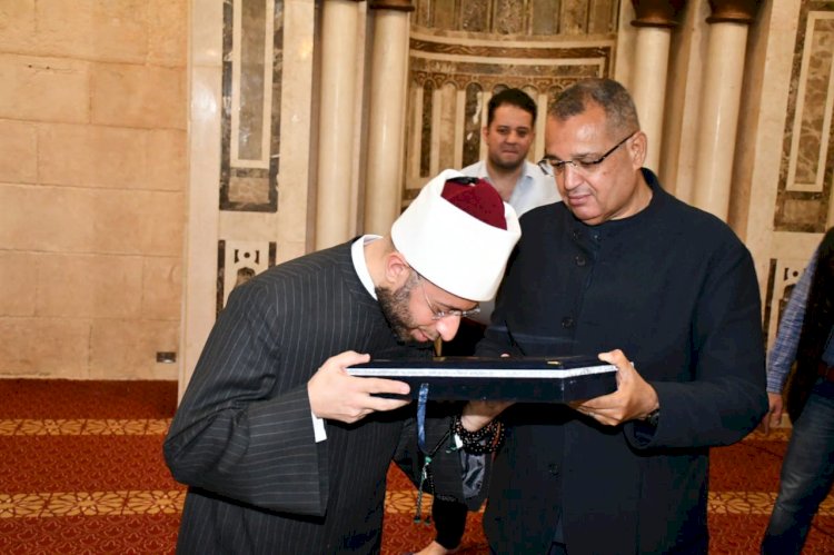 وزير الأوقاف ومحافظ جنوب سيناء يؤديان صلاة العشاء بمسجد المصطفى بشرم الشيخ