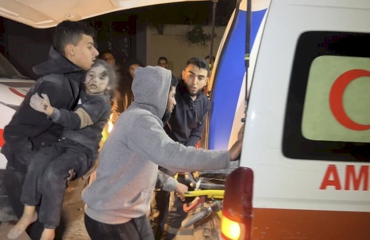 جيش الاحتلال الاسرائيلي النازي يفجر مستشفي الصداقة في غزة