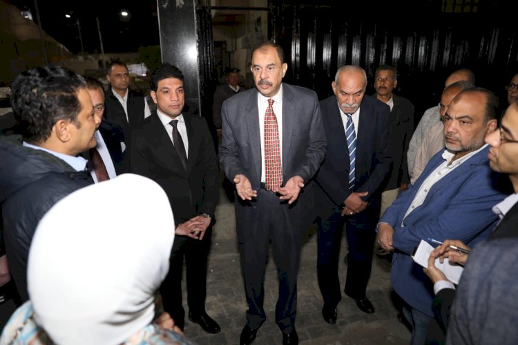 محافظ سوهاج يتفقد بدء أعمال إضفاء الهوية البصرية بميدان الثقافة