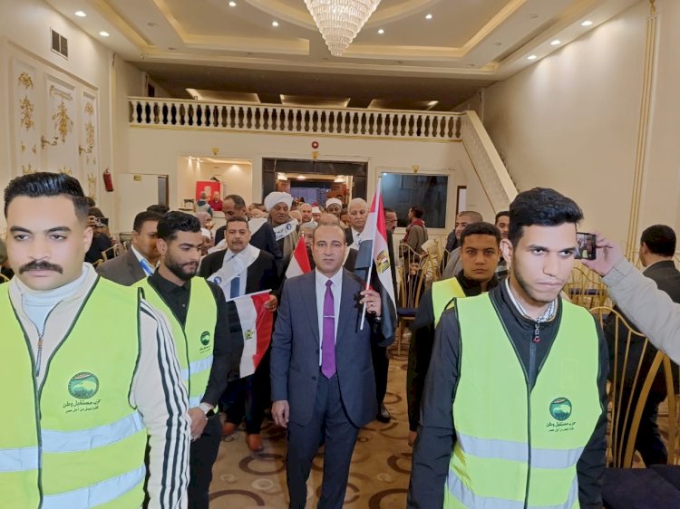 مستقبل وطن يُكرّم قدامى المعلمين بنجع حمادي ويُهدي رحلة عمرة للفائز بالقرعة