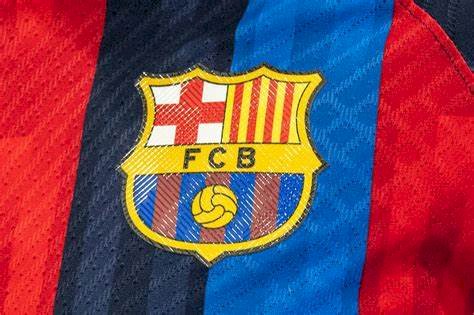 رسميًا برشلونة يعلن ضم نجم الفراعنة