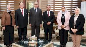 محافظ المنيا يكرم وفد مدارس النيل الدولية في احتفالية تكريم الأمهات المثاليات