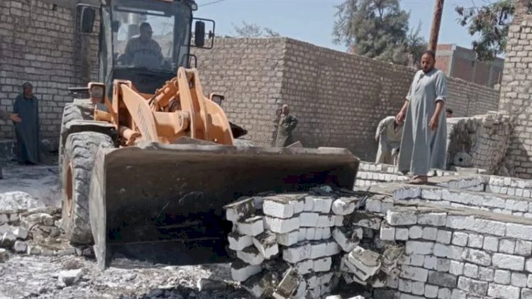 إزالة وإيقاف 22 تعديًا ومخالفات بناء في مركزين بالمنيا