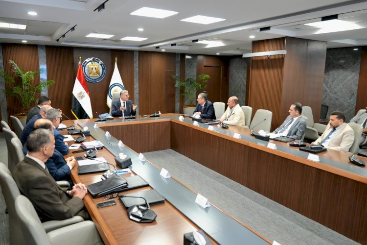 وزير البترول والثروة يناقش الجمعية العامة للشركة المصرية للثروات التعدينية