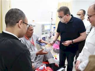 قرارات هامة لوزير الصحة بعد جولته بمحافظة المنيا ولقاءاته مع المواطنين