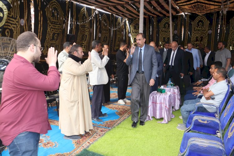 محافظ سوهاج يؤدى واجب العزاء فى وفاة النائبة "رقية الهلالي"