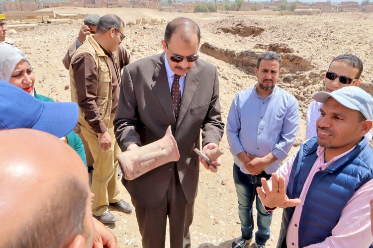 محافظ سوهاج يتفقد المناطق الأثرية بأتريبس والهجارسة