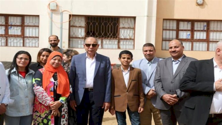 محافظ المنيا يتفقد مدرسة العباسية للتعليم الأساسي في مركز مغاغة