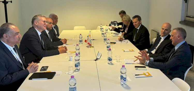 مباحثات بين وزير البترول ورئيس ايني الايطالية علي هامش مؤتمر 2025 O MC Med Energy