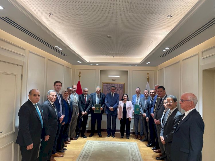 صاروفيم  تشهد توقيع عقود تجهيز وفرش 6 مراكز للتجميع والموائمة