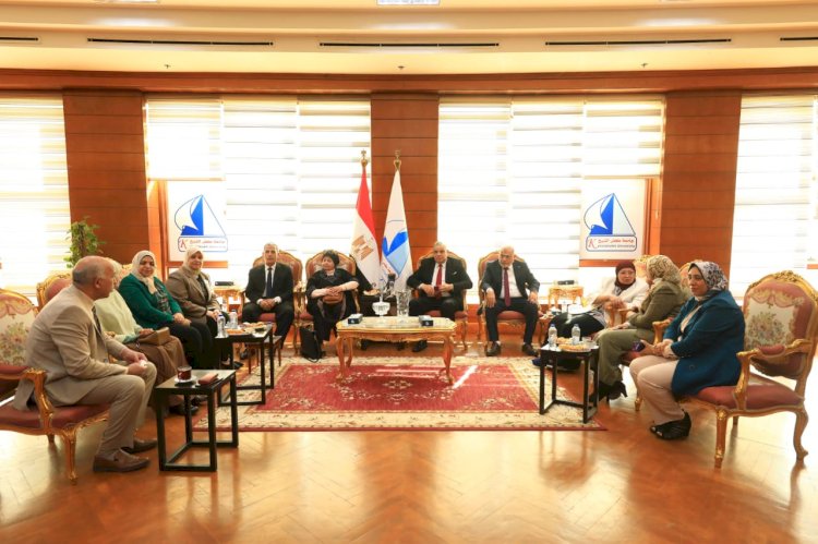 رئيس جامعة كفر الشيخ يستقبل فريق الهيئة القومية لضمان جودة التعليم
