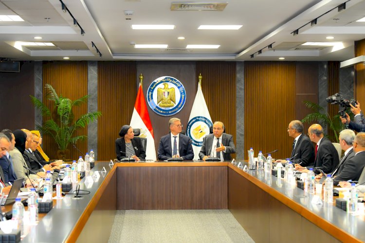 وزراء البترول والبيئة والطيران يبحثون التعاون في مشروع انتاج وقود الطائرات  المستدام