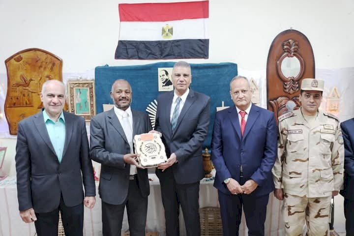 رئيس جامعة أسوان يشيد بإبداعات الطلاب ويدعو لدعم التعليم ما قبل الجامعي