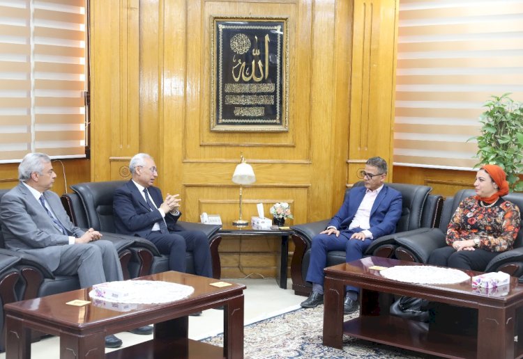 رئيس جامعة المنيا يستقبل وفد هيئة الاعتماد والرقابة الصحية لتأهيل الكوادر الصحية
