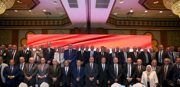 وزير قطاع الأعمال العام يعقد لقاء موسعًا مع رؤساء الشركات التابعة