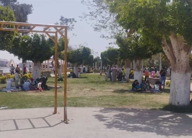 إقبال كبير علي الحدائق والمتنزهات للاحتفال بـ شم النسيم في المنيا