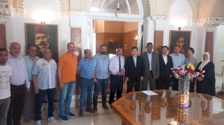 عراقة مكتبة القاهرة  وتنوعها الثقافي يلفتان الأنظار الصينية