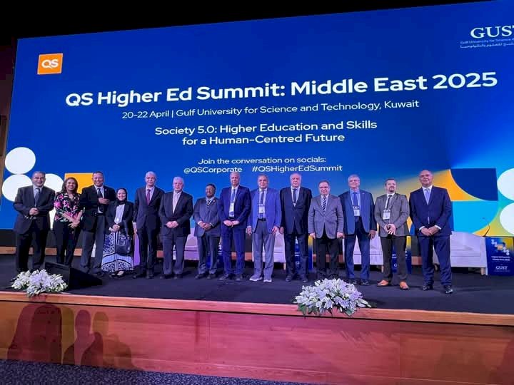 رئيس جامعة كفر الشيخ يشارك فى قمة QS العالميه للجامعات بدولة الكويت