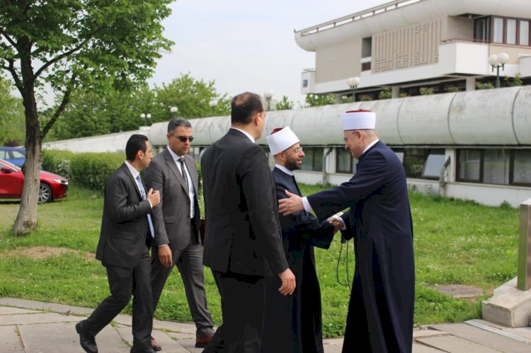 وزير الأوقاف يزورالجمعية الإسلامية والنصب التذكاري لشهداء كرواتيا بزغرب