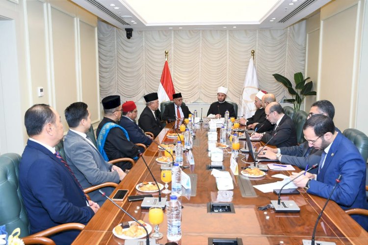 وزيرُ الأوقاف يستقبل وفدًا ماليزيًّا برئاسة مفتي ولاية بيراك