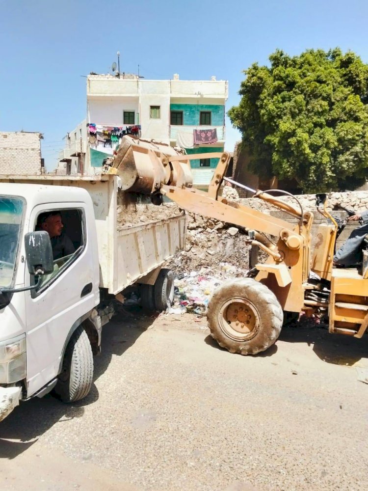 محافظ المنيا يشدد على تكثيف حملات النظافة وتمهيد الطرق والشوارع الرئيسية بمراكز المحافظة
