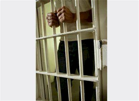 إطلاق سراح سجين بالخطأ في فرنسا