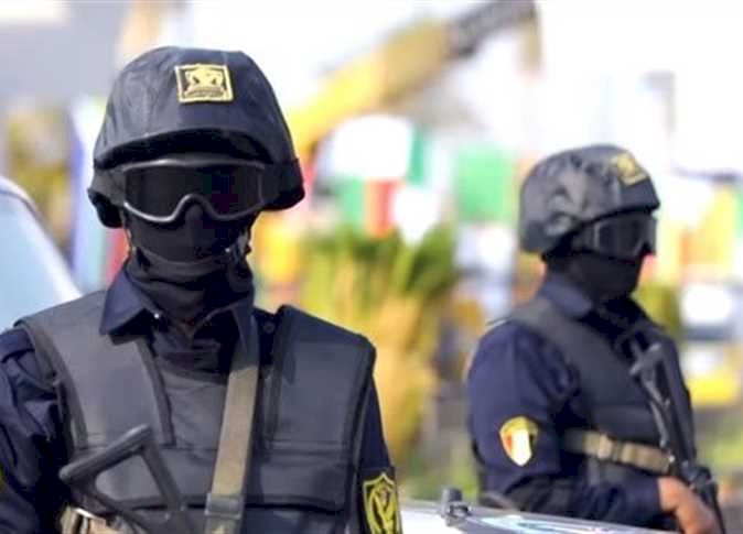 كردون أمني بنزلة حسين بالمنيا بعد مقتل عامل وإصابة 6 في معركة بالخرطوش