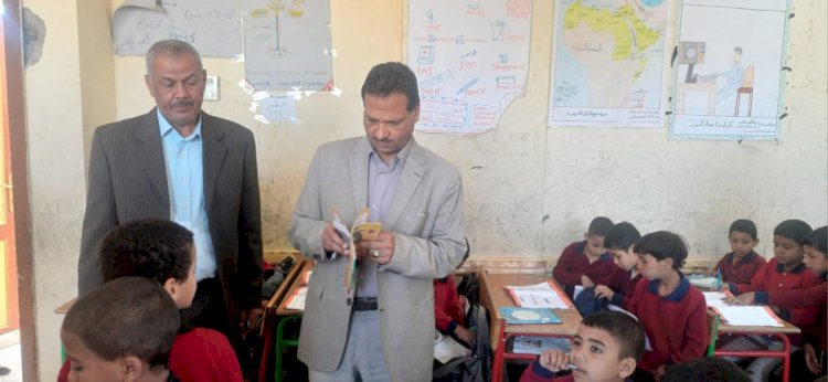 مدير عام التعليم بأبوتشت يفاجىء مدرسة الشهيد حمدالله للتعليم الأساسي