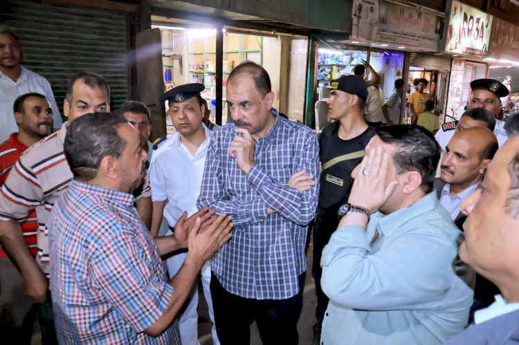 محافظ سوهاج يواصل جولاته  لمتابعة مشروعات التطوير والانضباط بالشوارع والأسواق