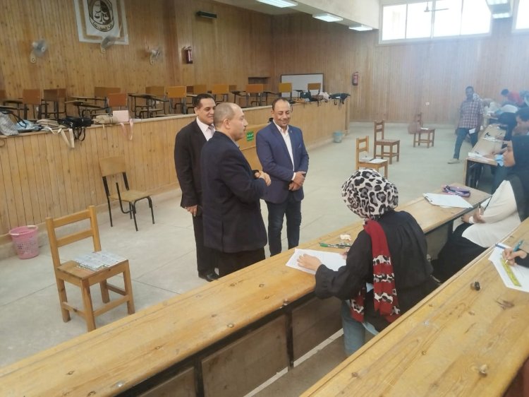 بدء امتحانات الفصل الدراسي الثانى بكلية الحقوق بجامعة جنوب الوادي