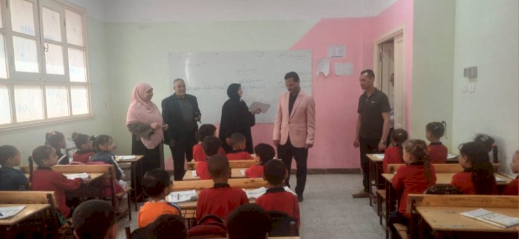 مدير تعليمية أبوتشت يتابع تقييمات الصفين الأول والثاني الابتدائي في المدارس