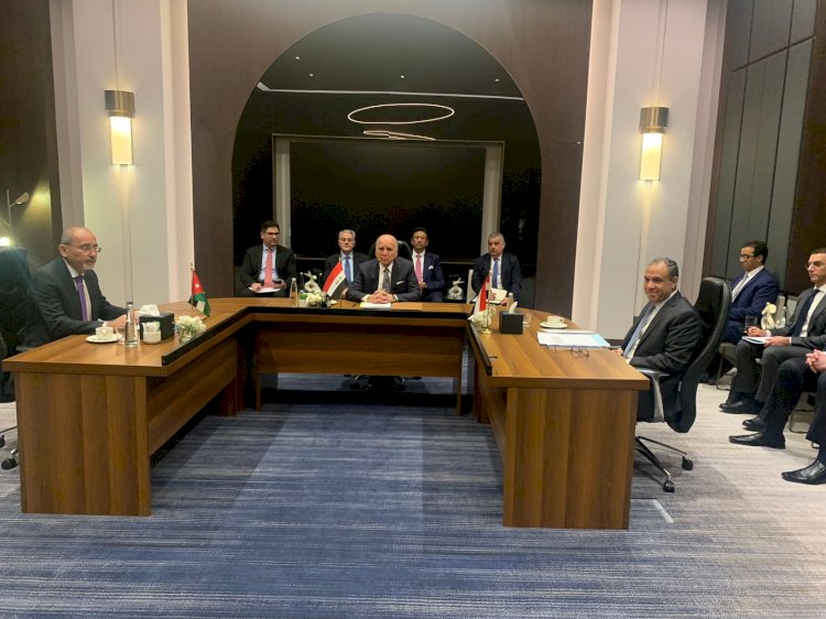 وزير الخارجية يشارك في اجتماع آلية التعاون الثلاثي مع وزيري خارجية الأردن والعراق