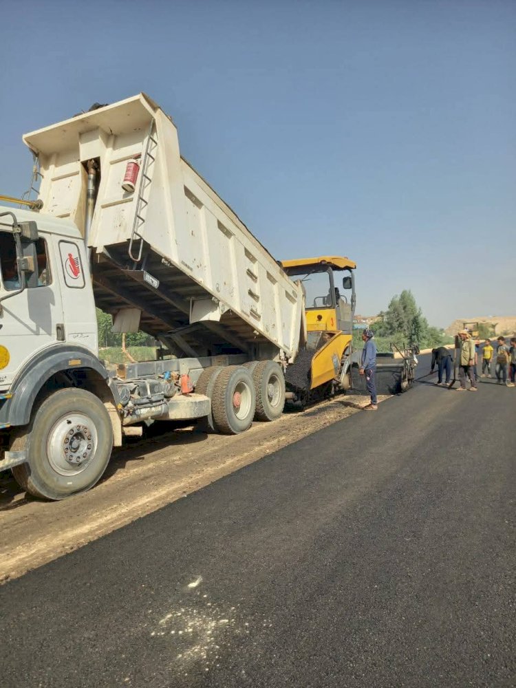 محافظ سوهاج استكمال رصف الطريق الشرقى  لتحسين الحركة المرورية