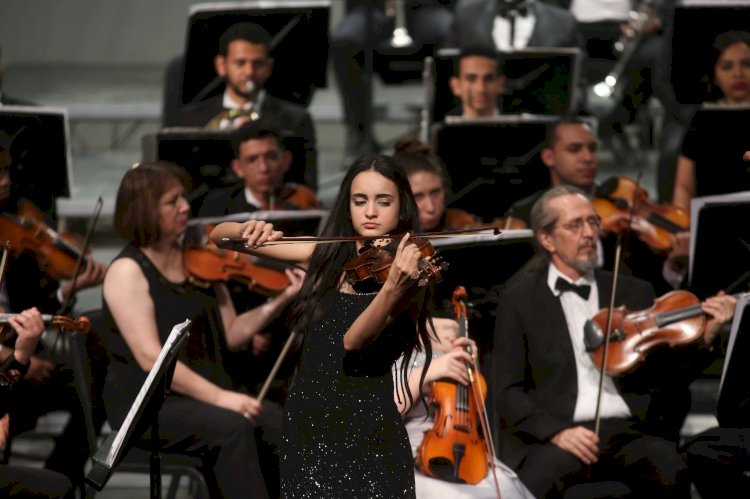 جنى سامر صوليست أوركسترا القاهره السيمفونى