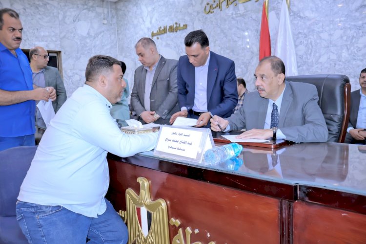 محافظ سوهاج يعقد اللقاء الجماهيري الأسبوعي للاستماع إلى شكاوى وطلبات المواطنين