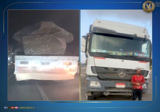 كشف فيديو قيام قائد سيارة محملة بالأحجار الضخمة بدون غطاء بالإسكندرية