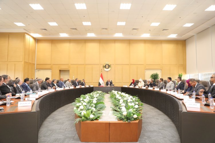 كامل الوزير يعلن عن رخص بليت جديدة وخطة لدعم المصانع الوطنية وتعميق صناعة الحديد