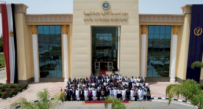 أكاديمية الشرطة تستقبل عدد من الشباب المشاركين بمنحة ناصر للقيادة الدولية