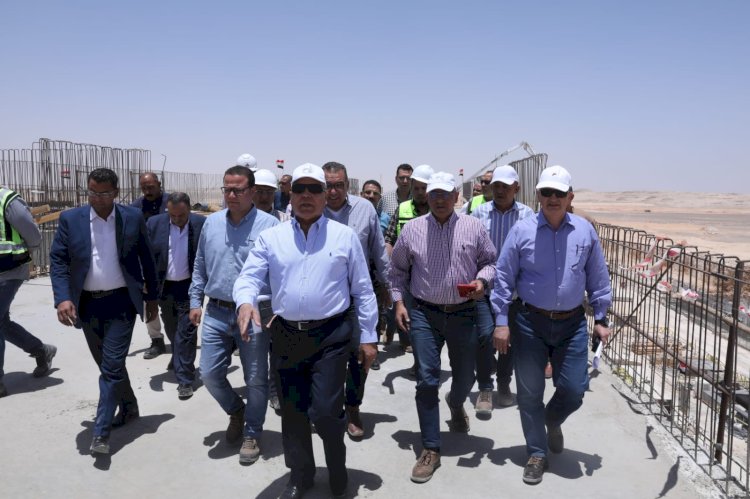 نائب رئيس مجلس الوزراء يتفقد المنطقة الصناعية بالمطاهرة بمحافظة المنيا