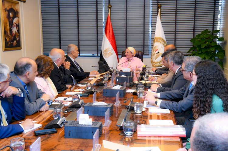 وزيرة البيئة تستعرض جهود الوزارة فى تهيئة المناخ الداعم للاستثمار