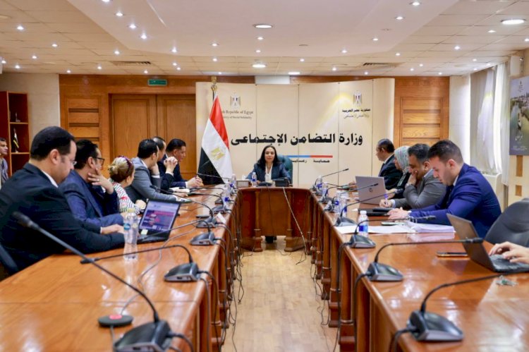وزيرة التضامن تجتمع مع الإدارة العامة لإدارة الأصول وتنمية الموارد