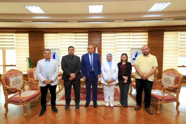 رئيس جامعة كفر الشيخ يستقبل وفد جهاز تنمية المشروعات المتوسطة والصغيرة