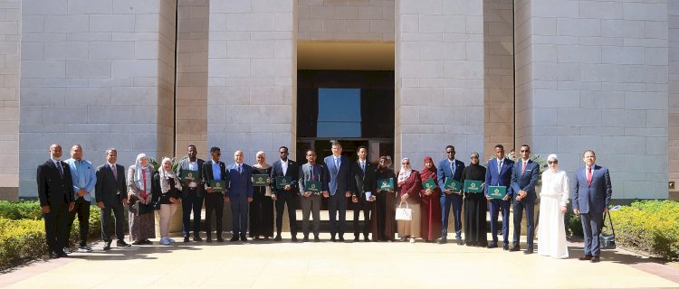 وزير الزراعة يشهد حفل تخرج متدربين صوماليين