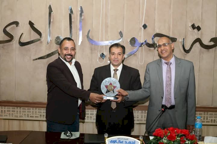 منح جامعة جنوب الوادي وسام نجمة المستشفيات الجامعية لدورها في دعم القطاع الصحي